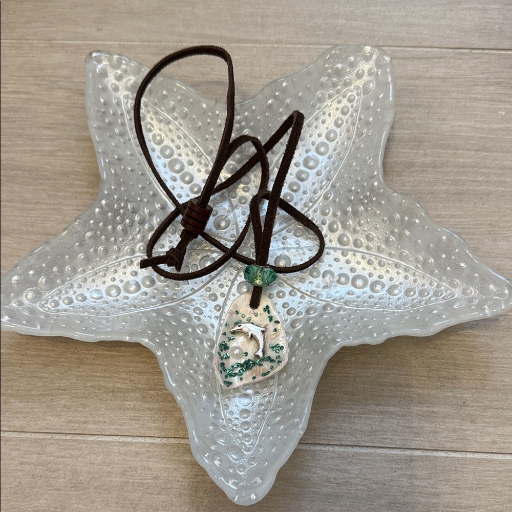 OYSTER SHELL NECKLACE - DOLPHIN DREAM COLLECTION